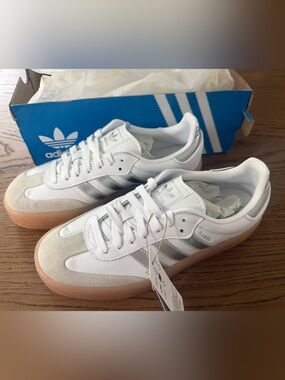 Adidas SAMBA brand new women’s 7.5 White + Silver